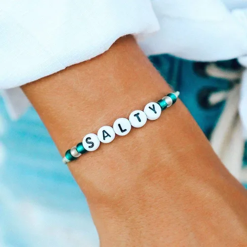 Miniatura 3 de Pura Vida BabeSaltyLoverBoss - Pulsera de cuentas del alfabeto - Banda impermeable