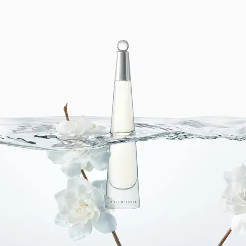 Miniatura 6 de Issey Miyake L'Eau d'Issey Eau de Toilette - Set de fragancias navideñas para mujer, incluye Eau de Toilette (3.4 fl oz), loción corporal hidratante