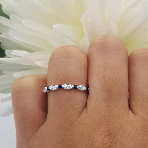 Miniatura 4 de Anillo apilable redondo de oro de 10 quilates con zafiro azul y diamante blanco para mujer