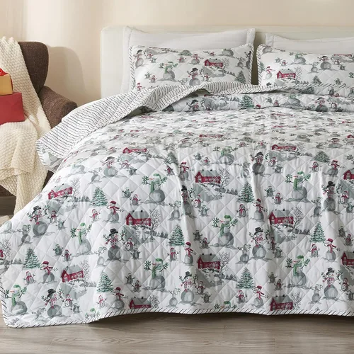 Miniatura 19 de Great Bay Home Juego de edredón navideño de 3 piezas con fundas de almohada. Colcha cubrecama reversible con patrón navideño. Colección Holly Ciervo