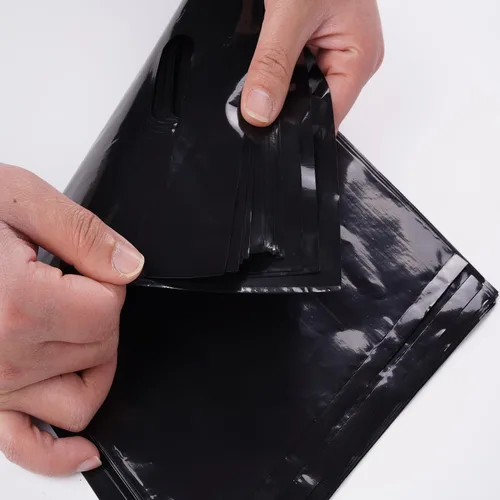 Miniatura 3 de ysmile Pequeña bolsa de compras de plástico negro con asa para pequeñas empresas Bolsa de plástico de mercancía troquelada bolsa de polietileno 100