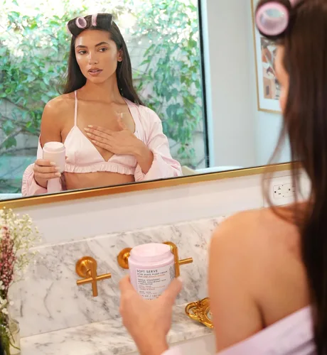 Miniatura 3 de Truly Beauty Soft Serve After Shave Plump Cream Crema hidratante y voluminosa para suavidad después del afeitado Con ácido hialurónico