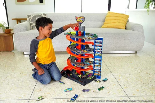 Miniatura 7 de Hot Wheels City Mega Garage Juego con elevador de corcho y almacenamiento para más de 60 autos, incluye 1 vehículo Hot Wheels a escala 1:64, regalo
