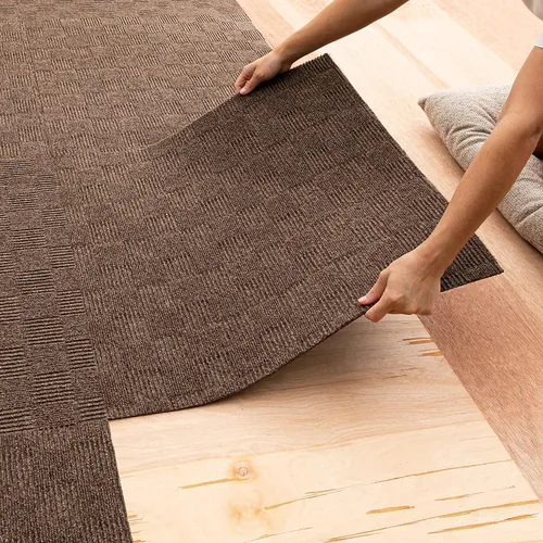 Miniatura 10 de Mohawk Home Baldosa de alfombra de 24" x 24" para interiores/exteriores, altura de pelo de 0.25", despegar y pegar, poliéster negro, (15 baldosas)