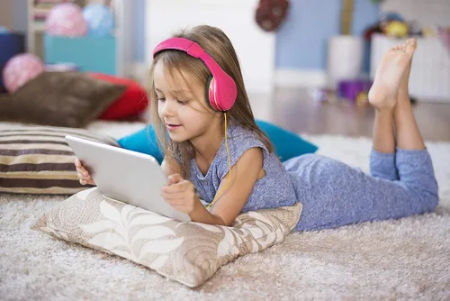 Miniatura 4 de eKids Auriculares para niños, sonido estéreo, cable Jack de 0.138 in, auriculares con cable para niños, sin enredos, control de volumen, auriculares