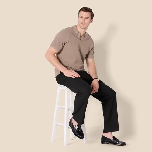 Miniatura 7 de Amazon Essentials - Pantalones de vestir elásticos para hombre con corte clásico resistentes a las arrugas