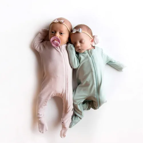 Miniatura 111 de KYTE BABY Pies unisex con cierre de cremallera, rayón hecho de bambú, 0-24 meses