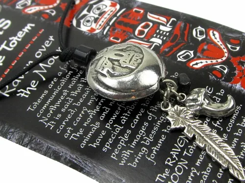 Miniatura 2 de Creative Ventures Jewelry Colgante de tótem de Raven sobre la luna con dos dijes de espíritu y cuentas de espíritu en collar de cordón