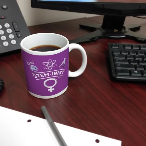 Miniatura 6 de Mujeres en la ciencia STEMinist Feminist Ciencia Mujer Mujer Profesora de Ciencias Regalos Mujer Ingeniera Regalo Taza de Café Taza de Té