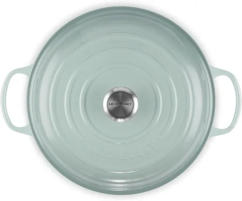 Miniatura 2 de Le Creuset Signature Cacerola de hierro fundido esmaltado, 3.5 cuartos de galón, color gris claro azulado (Sea Salt)