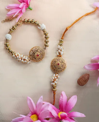 Miniatura 3 de Juego de regalo de Rakhi para hermano y bhabhi Incluye hermoso rakhi para Bhai y Lumba Rakhi para Bhabhi, Roli Chawal, imán y chocolate Envía