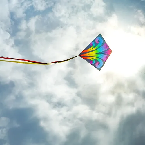 Miniatura 4 de In the Breeze Cometas gráficas de diamantes: cometas coloridas, totalmente impresas y fáciles de volar