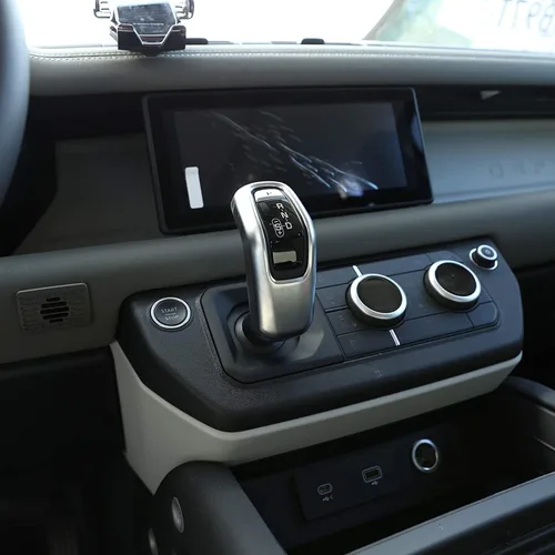 Miniatura 4 de YIWANG Cubierta de la cabeza de la palanca de cambios central del coche de ABS estilo fibra de carbono para Land Rover Defender 90 110 2020-2022