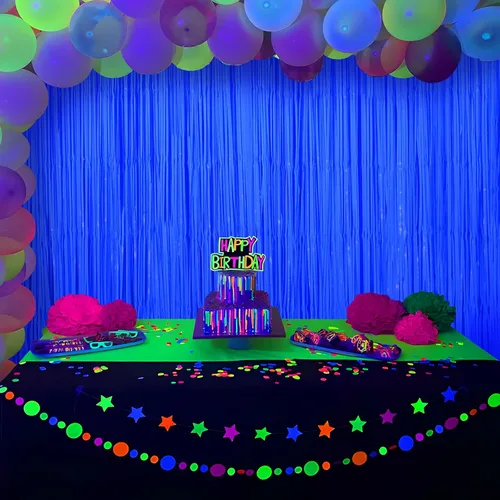 Miniatura 8 de Suministros de fiesta Mega-Loopolis con brillo en la oscuridad, pack de 2 decoraciones de fiesta neón de 6.6 x 6.6 pies, cortinas de flecos de papel