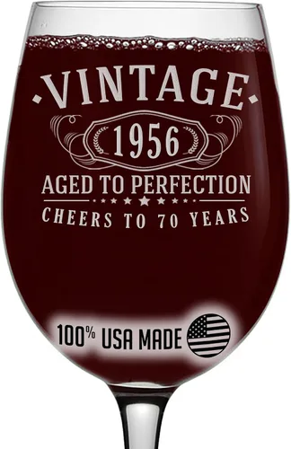 Spotted Dog Company Copa de vino grabada vintage de 16 onzas con tallo de 16 onzas, regalos de feliz cumpleaños 70 para mujeres y hombres, saludos a