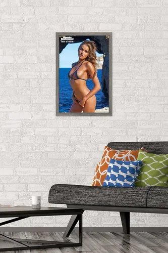 Miniatura 2 de Trends International Sports Illustrated: Swimsuit Edition - Póster de pared Tanya Mityushina 16, 14.725 x 22.375 pulgadas, versión enmarcada