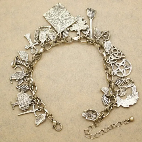 Miniatura 6 de RechicGu Mythology - Pulsera de cuento de hadas con dije de la suerte, diseño de gato celta con hoja de cruz y luna
