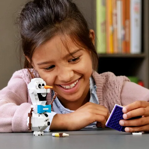 Miniatura 2 de LEGO Disney Frozen II Olaf 41169 Olaf Snowman - Kit de construcción de figuras de juguete (122 piezas)