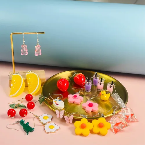 Miniatura 4 de 24 pares de aretes colgantes extraños para mujeres y niñas planeta astronauta luna y estrellas oso de dinosaurio piruleta pez fresa hongo flores