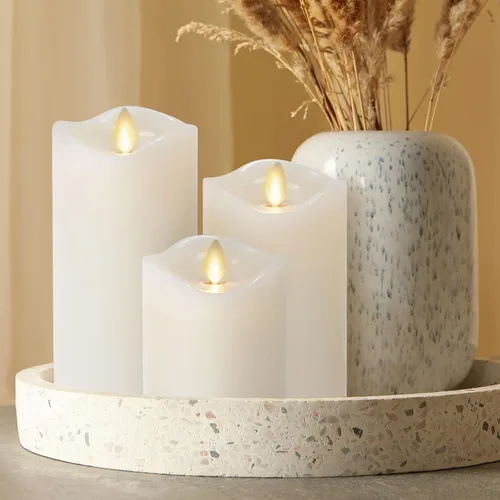 Miniatura 6 de Matchless Candle Co. de Luminara Juego de 3 (3" x 4.5", 5.5", 6.5") Vela sin llama LED parpadeante con pilas, llama móvil, pilar de cera, borde