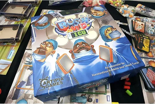 Miniatura 7 de Artipiagames Rush M.D.: Expansión UCI - Juego de mesa cooperativo Artipia Games, colocación de trabajadores, estrategia, edades 14+, 1-4 jugadores