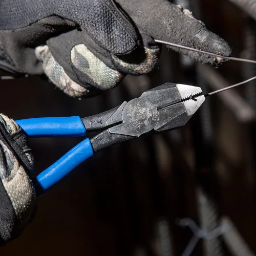 Miniatura 4 de Klein Tools Cortadores diagonales D2000-7CST, alicates Linesman de cabeza delgada con resorte, alicates de trabajo pesado para trabajadores