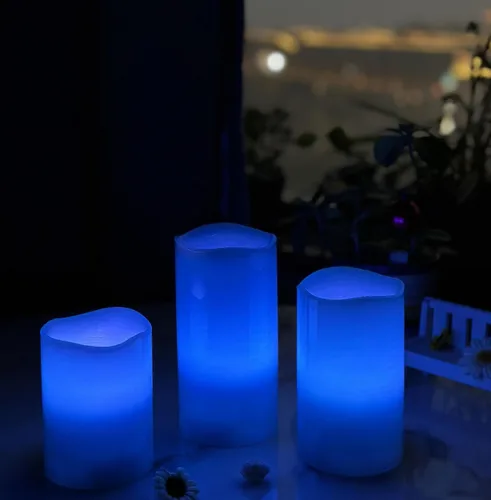Miniatura 4 de Adoria Juego de 3 velas azules sin llama, velas de pilar de cera real que funcionan con pilas con control remoto y temporizador, diámetro de 3