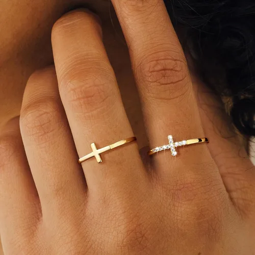 Miniatura 2 de Foxgirl Anillos de cruz de oro para mujeres y niñas, juego de anillos apilables chapados en oro de 14 quilates, anillos de dedo de cruz fina