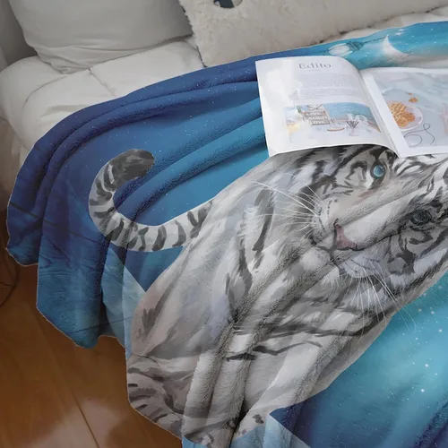 Miniatura 6 de Manta de Forro Polar de 50"x40", Suave, Acogedora, Cálida, Manta de Franela de Felpa Difusa, Tigre Blanco Siberiano Bajo la Noche Estrellada Azul