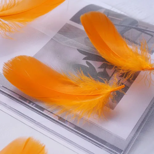 Miniatura 3 de 400 plumas pequeñas de otoño de 5 a 3.1 in, plumas de color de Acción de Gracias, plumas de ganso naranja, rojo, marrón, plumas de ganso, plumas