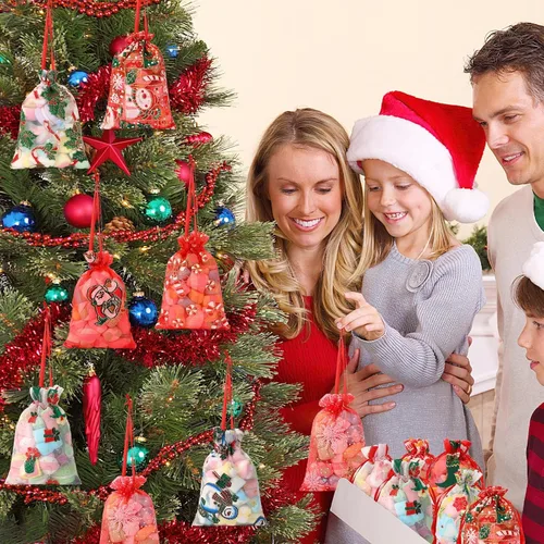Miniatura 5 de DTOFOOT Bolsas de organza de Navidad, bolsas de regalo para joyas, 40 unidades de 4 x 6 pulgadas, pequeños copos de nieve de Papá Noel de Navidad