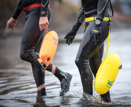 Miniatura 3 de Burbuja de Natación New Wave para Nadadores de Aguas Abiertas y Triatletas - Sé Brillante, Sé Visto y Sé Más Seguro con New Wave Mientras Nadas al