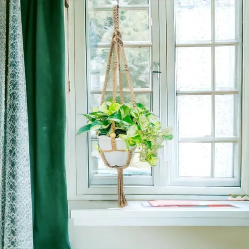 Miniatura 4 de Saigon Home Decor - Macetas colgantes de macramé para plantas de interior, colgador de plantas con cuentas de madera decorativas con borlas