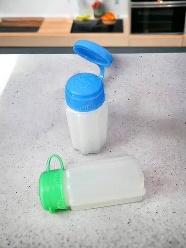 Miniatura 2 de Handy Housewares Mini salero y pimentero con tapa abatible a prueba de derrames, juego de dispensador de especias de viaje compacto y duradero
