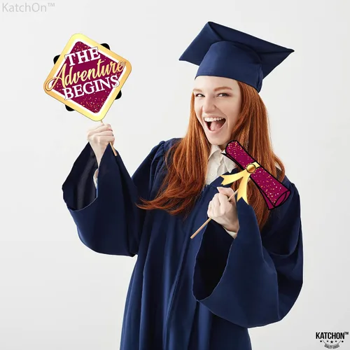 Miniatura 9 de KatchOn, Accesorios para cabina de fotos de graduación granate 2026 – Paquete de 33 Accesorios de fotos de graduación, accesorios de fotos