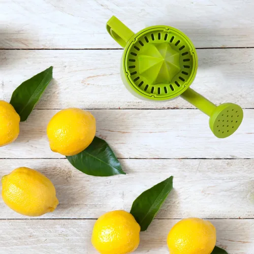 Miniatura 7 de Peleg Design Lemoniere - Exprimidor manual en forma de regadera original, exprimidor de plástico verde con vertedor para jugo de limón o cítricos