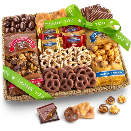 A Gift Inside - Cesta de regalo grande de chocolate, caramelo y dulces crujientes con aperitivos, pretzels, Ghirardelli y nueces cubiertas de