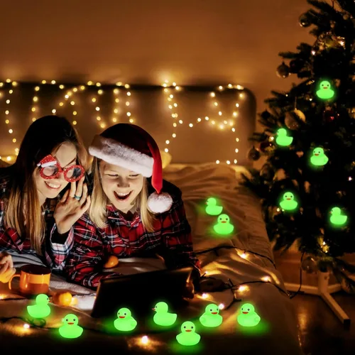 Miniatura 4 de Deekin 200 patos de goma de 2 pulgadas que brillan en la oscuridad a granel verdes chirriantes de verano iluminados, juguete flotante para bañera