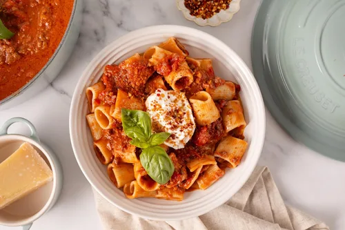 Miniatura 8 de Le Creuset Juego de 4 cuencos para pasta, 9.75 pulgadas cada uno, color blanco