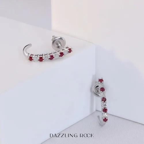 Miniatura 3 de Dazzlingrock Collection Aretes de aro en forma de J de oro de 14 quilates con piedras preciosas redondas y diamantes blancos