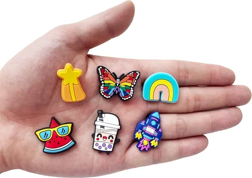 Miniatura 2 de Harnya Lote de 30, 50, 100 dijes de zapatos diferentes al azar para decoración de zapatos, Cloruro de polivinilo, No es una piedra preciosa