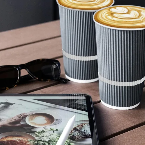 Miniatura 5 de Tazas de café desechables con tapas, taza de café de 16 onzas (paquete de 70). Las tazas de viaje grandes mantienen la forma con bebidas frías