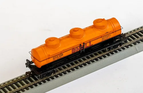 Miniatura 4 de Coche cisterna de tres cúpulas de 40' - Shell #1258 - Escala HO