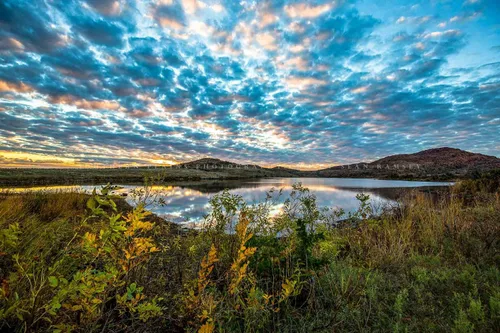 Impresión de fotografía de paisaje (sin marco) Imagen del cielo escénico sobre el lago al atardecer en la noche de otoño en las montañas Wichita