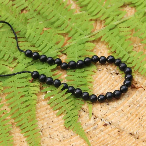Miniatura 7 de Karelian Heritage Shungite - Juego de 50 cuentas redondas (0.236 pulgadas), piedra natural negra pequeña para hacer joyas para adultos, cuentas