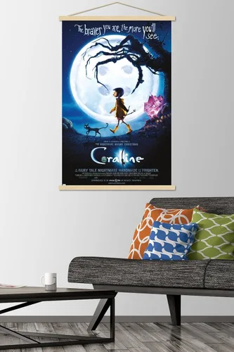 Miniatura 2 de Trends International Coraline - Póster de pared de una hoja Braver, 22.37 x 34.00 pulgadas, paquete de impresión premium y colgador de madera de haya