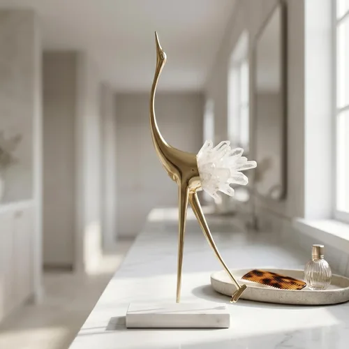 Miniatura 2 de suruim Elegantes estatuas de pájaro de grúa dorada con detalles de cola de cristal, figuras decorativas de latón para decoración del hogar (blanco A)