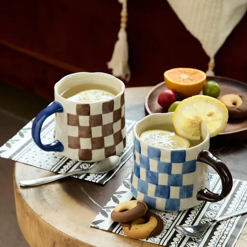 Miniatura 5 de Taza de café de cerámica a cuadros retro de 16 onzas, mango extragrande, apta para microondas, taza de té con patrón vintage para el hogar, oficina