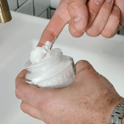 Miniatura 4 de Proraso Crema acondicionadora preafeitada para hombres, hidratante y nutritiva para barbas gruesas con aceite de sándalo, 3.6 onzas