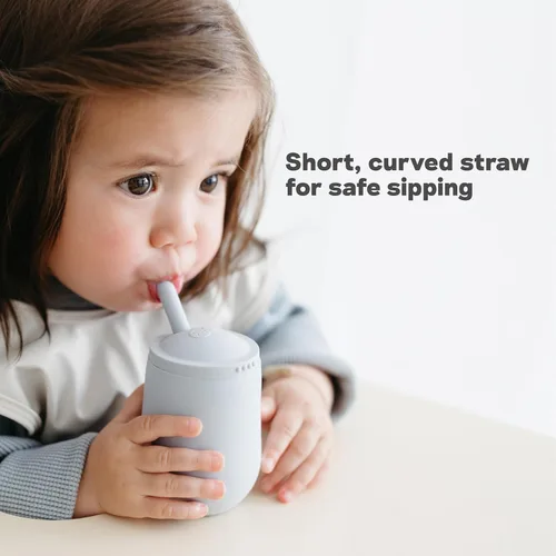 Miniatura 5 de ezpz Taza Mini + Sistema de Entrenamiento con Pajita (Azul) - 9 Meses+ - Taza de Entrenamiento 100% de Silicona para Bebés + Niños Pequeños